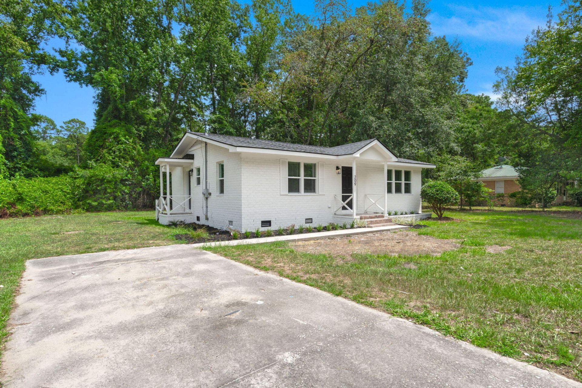 209 Grayson Street Photo 10