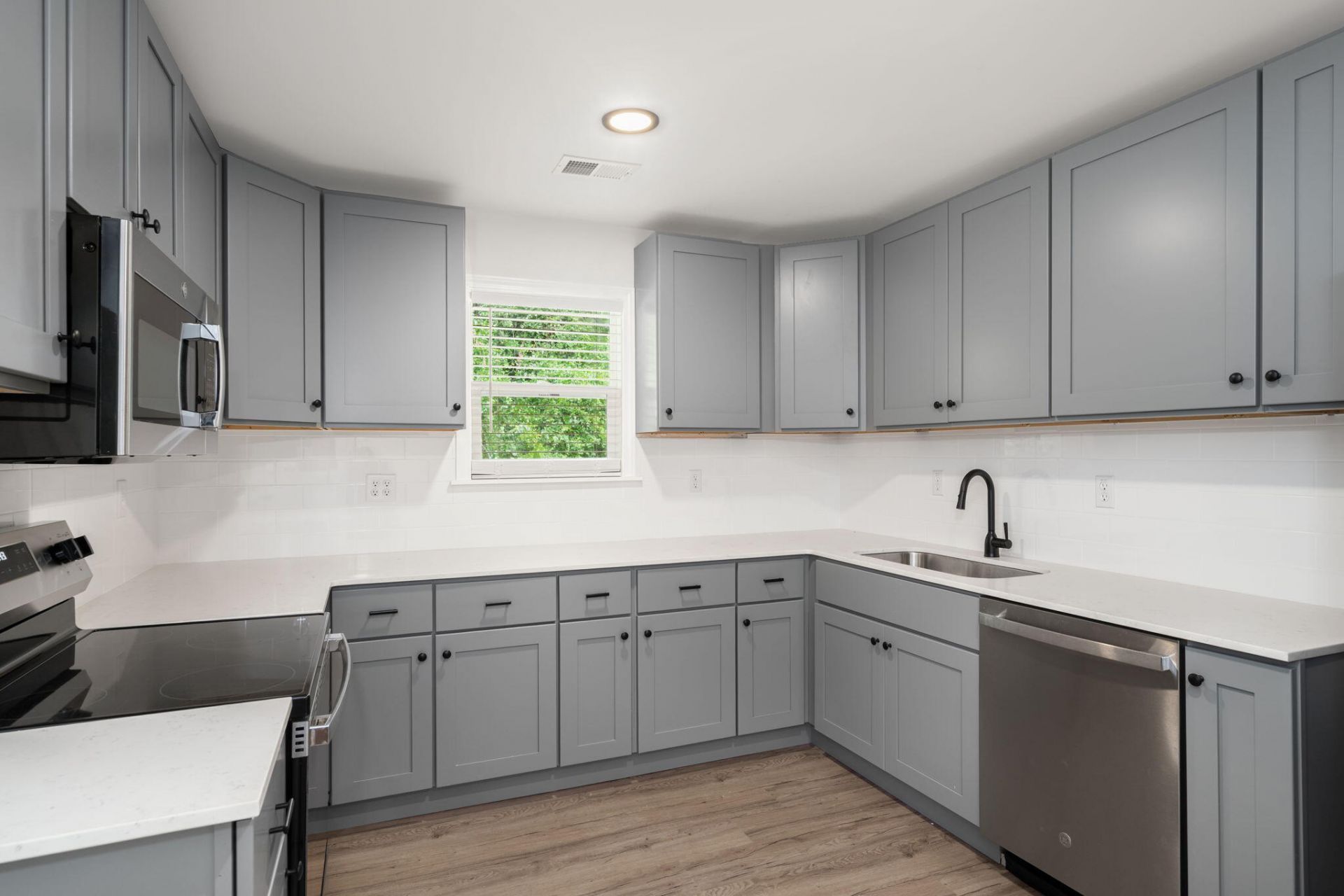 209 Grayson Street Photo 15