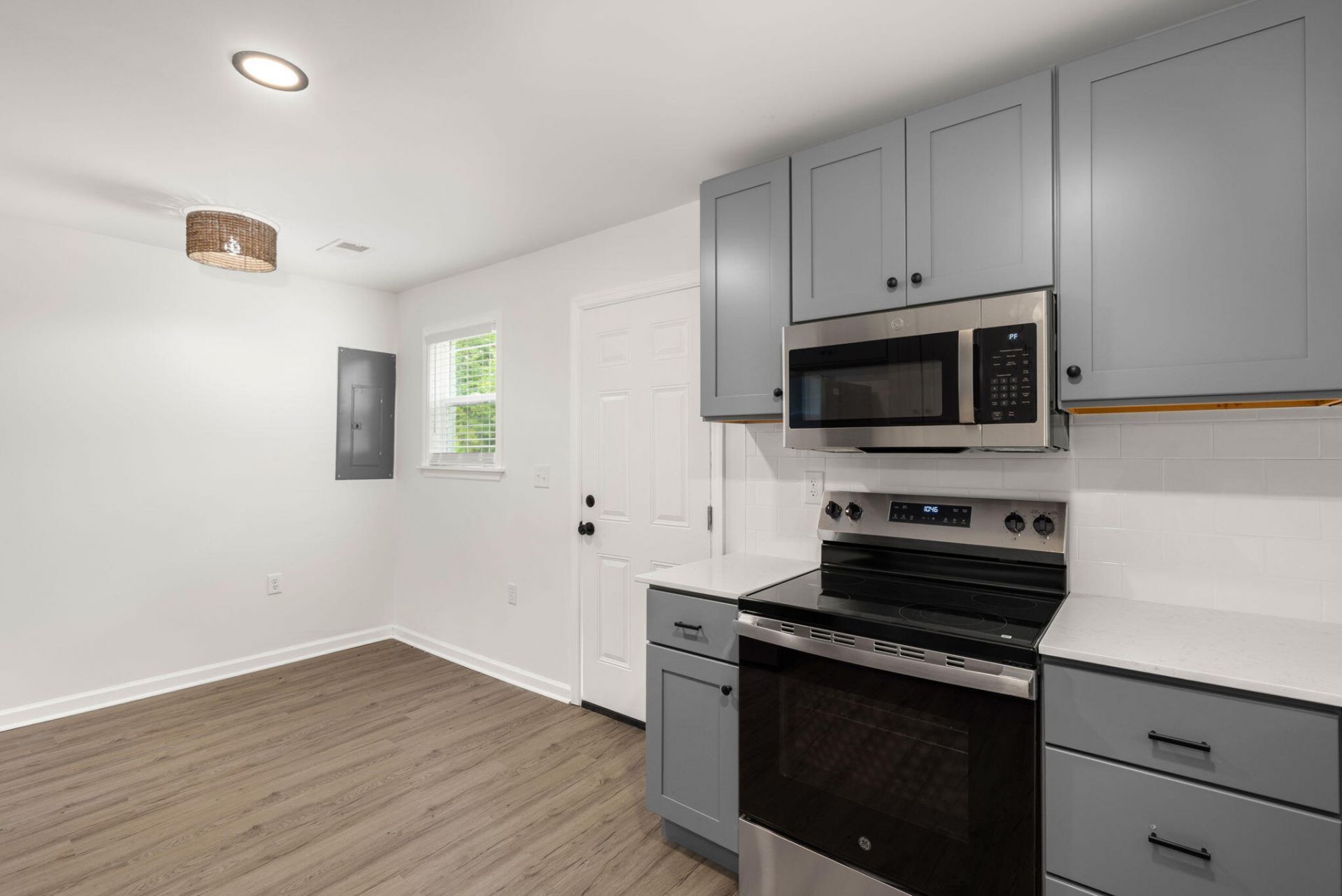 209 Grayson Street Photo 4