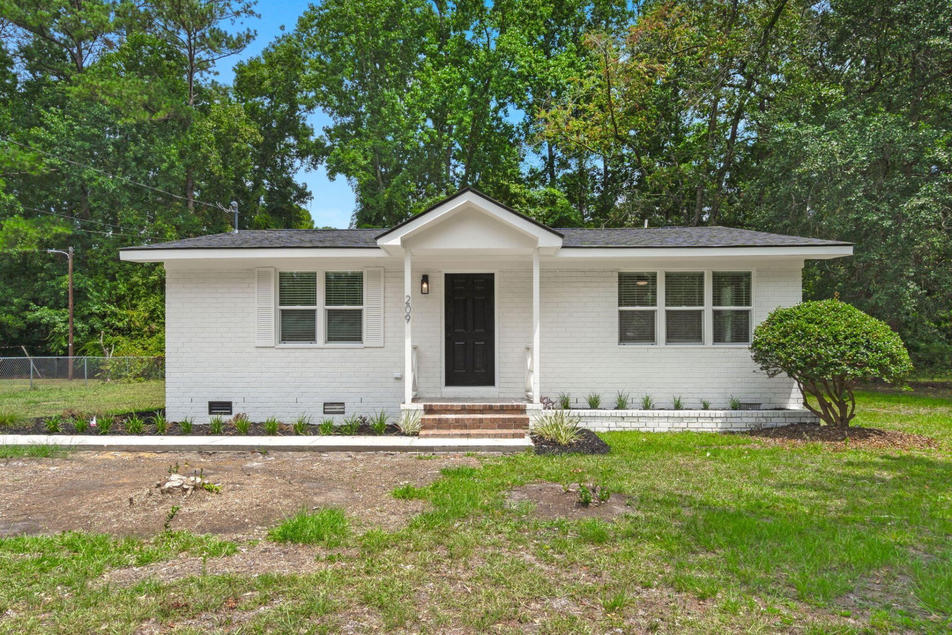 209 Grayson Street Photo 8