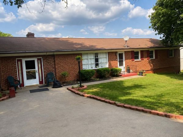 812 Elam DR , Salem, VA 24153