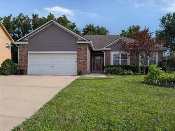 1645 SE Dalton Drive, Lee's Summit, MO 64081