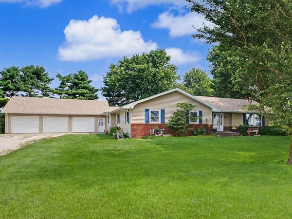 52 County Road 3000 N, Fisher, IL 61843