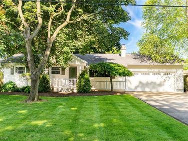 7505 Ivydale Avenue NW, North Canton, OH 44720