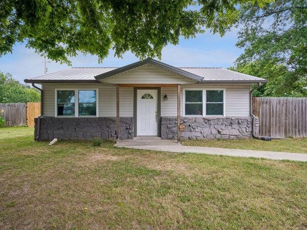 701 S Lincoln Avenue , Wagoner, OK 74467