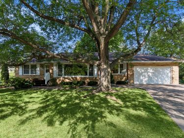 1937 Westwood Circle, Roseville, MN 55113