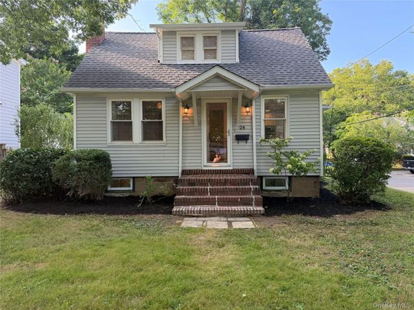 24 8th Avenue , Sea Cliff, NY 11579