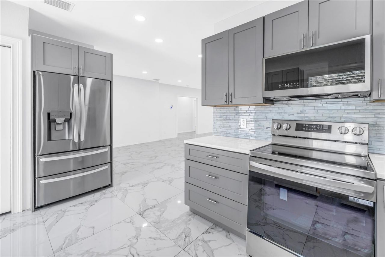 1827 16th Street S, Saint Petersburg, FL 33705 Photo