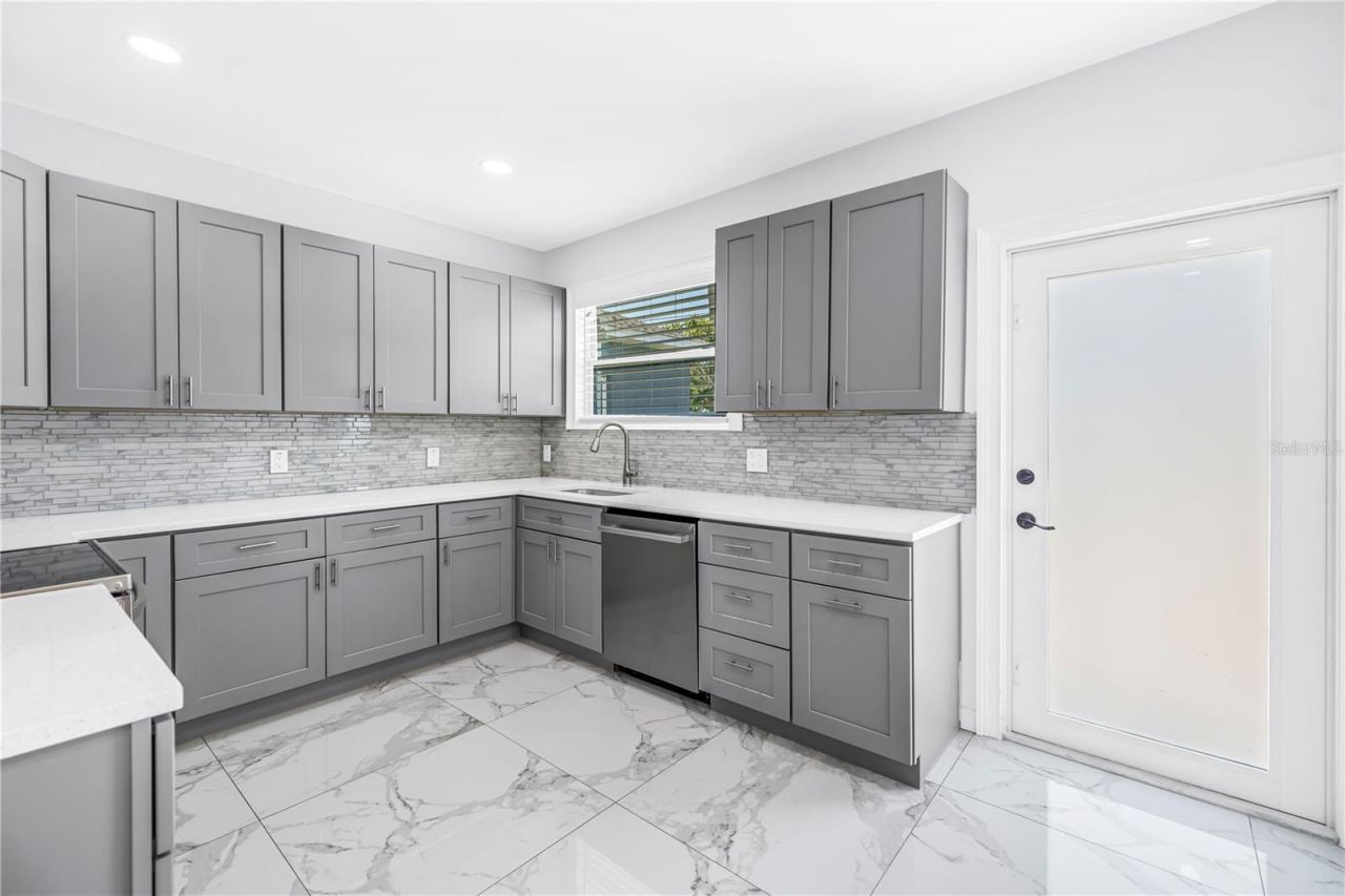 1827 16th Street S, Saint Petersburg, FL 33705 Photo