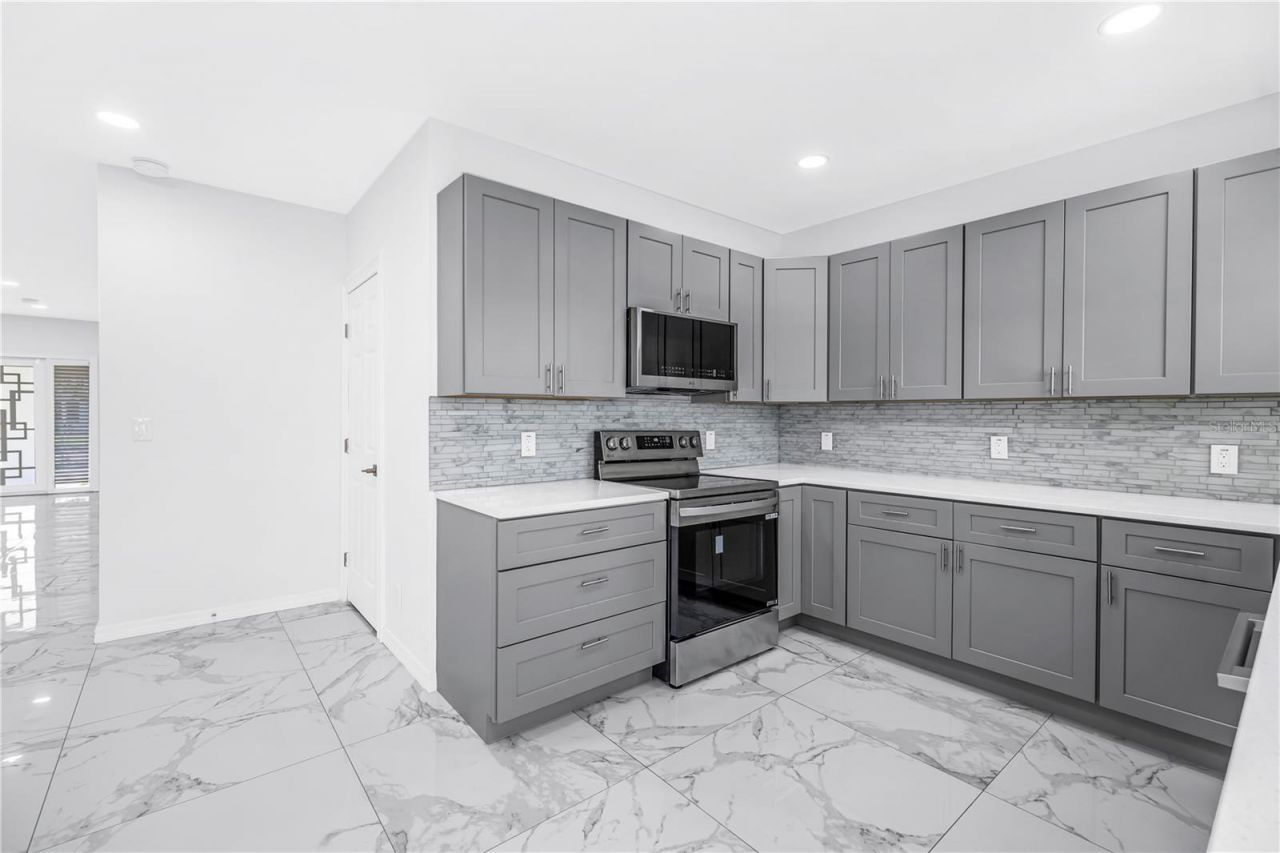 1827 16th Street S, Saint Petersburg, FL 33705 Photo
