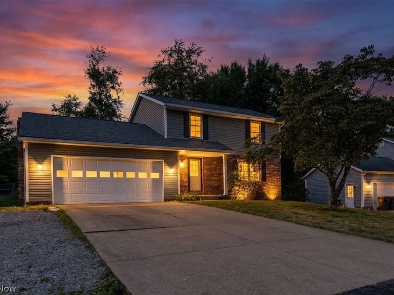 203 Albany Drive NW, Canton, OH 44708 Photo 2