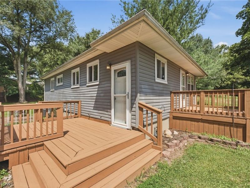 2519 Maxine Avenue NE, Canton, OH 44705 Photo 2