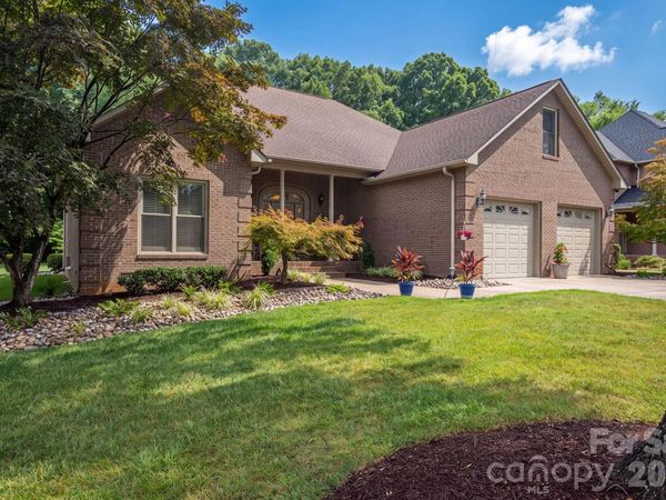 725 Hanna Woods Drive, Cramerton, NC 28032