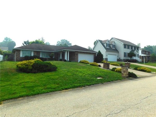 321 Meadowlark Dr, Uniontown, PA 15401