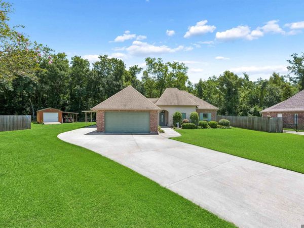 8512 M's Cove, Sorrento, LA 70778