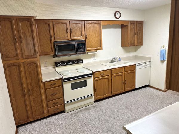 6186 Terrace Drive, Unit 7, Johnston, IA 50131