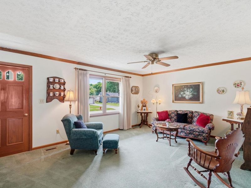 235 Timber Ridge Drive , Pickerington, OH 43147 Photo 3