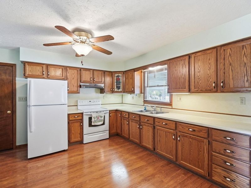 235 Timber Ridge Drive , Pickerington, OH 43147 Photo 6