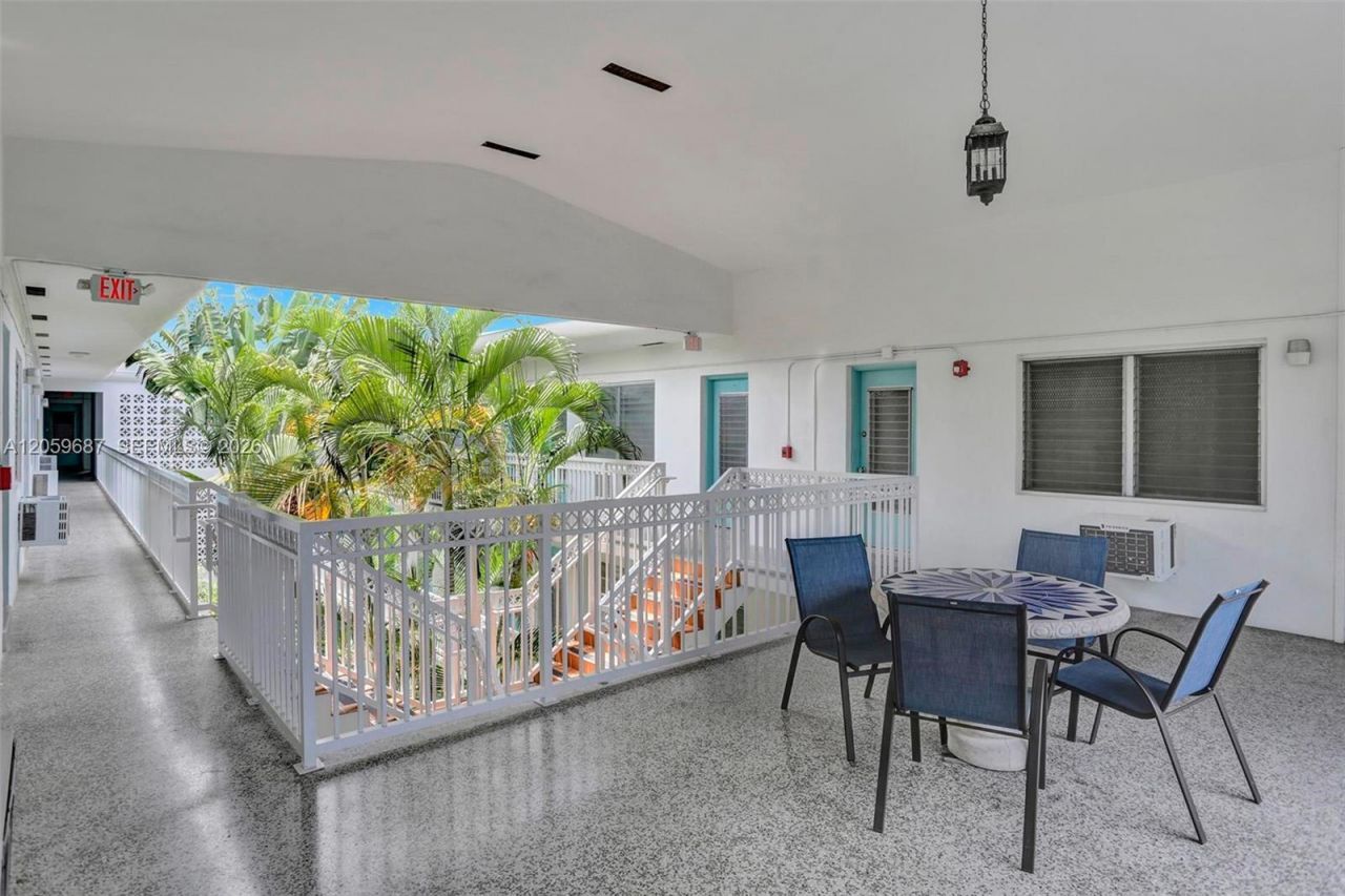 350 Collins Ave, Unit 310, Miami Beach, FL 33139 Photo