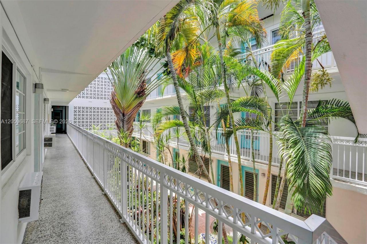 350 Collins Ave, Unit 310, Miami Beach, FL 33139 Photo
