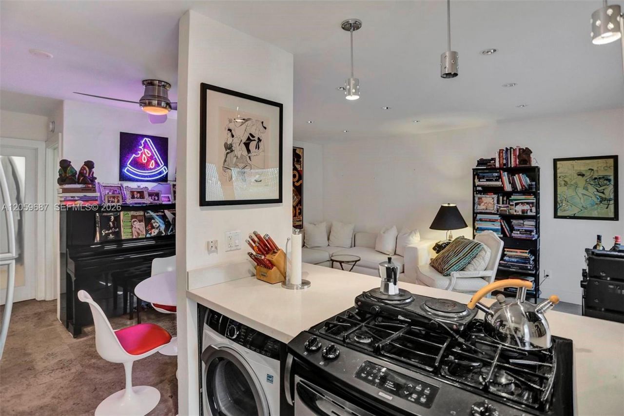 350 Collins Ave , Unit 310, Miami Beach, FL 33139 Photo