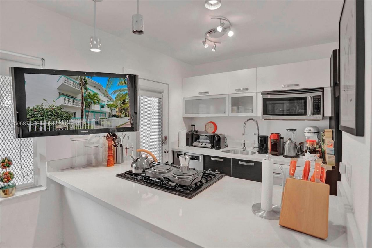 350 Collins Ave, Unit 310, Miami Beach, FL 33139 Photo