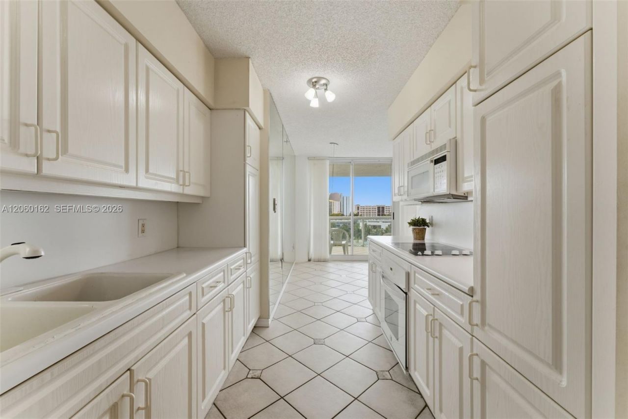 16400 Collins Ave , Unit 544, Sunny Isles Beach, FL 33160 Photo