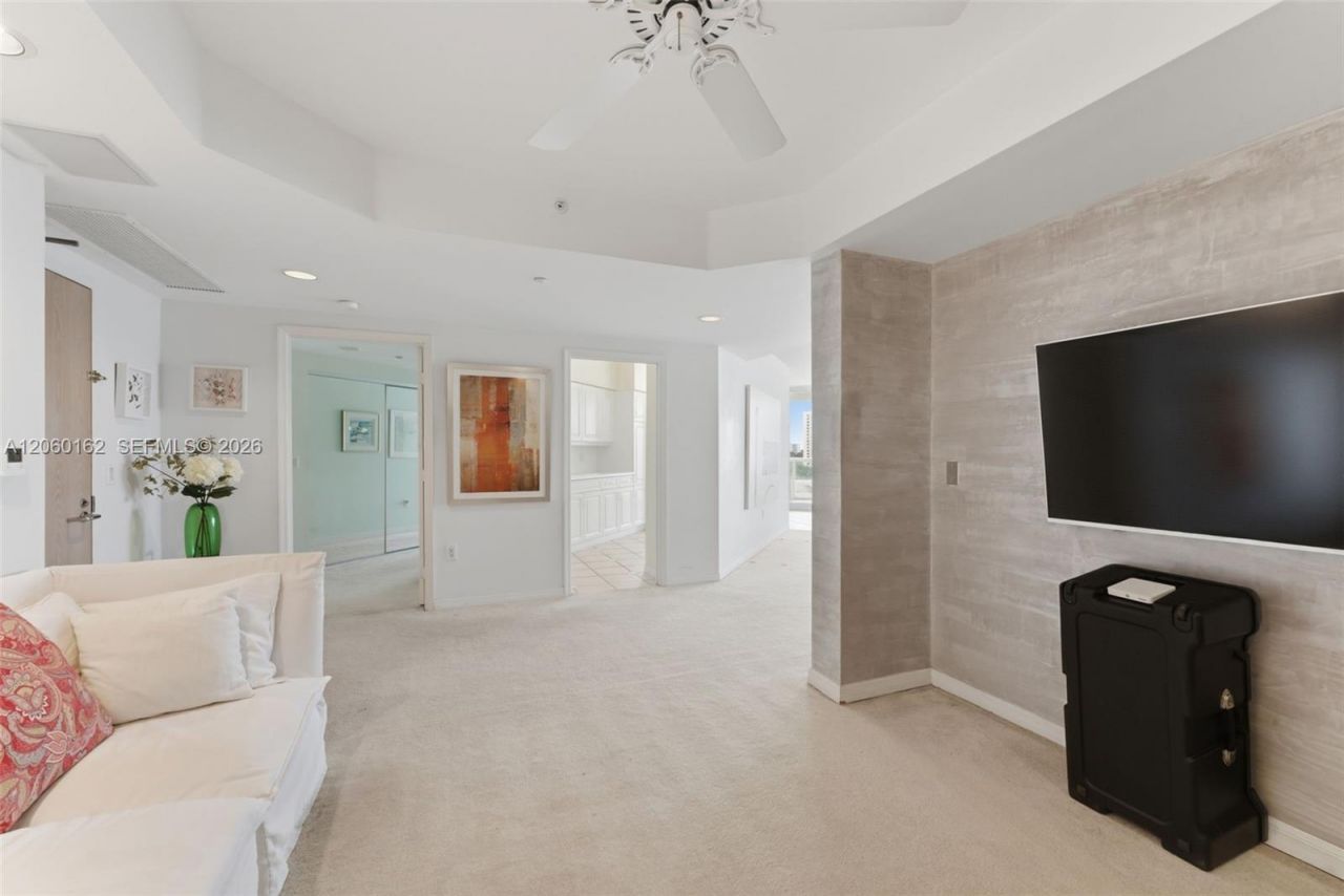 16400 Collins Ave , Unit 544, Sunny Isles Beach, FL 33160 Photo