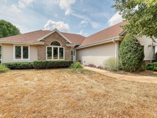 N54W35613 Hill Rd, Lac La Belle, WI 53066