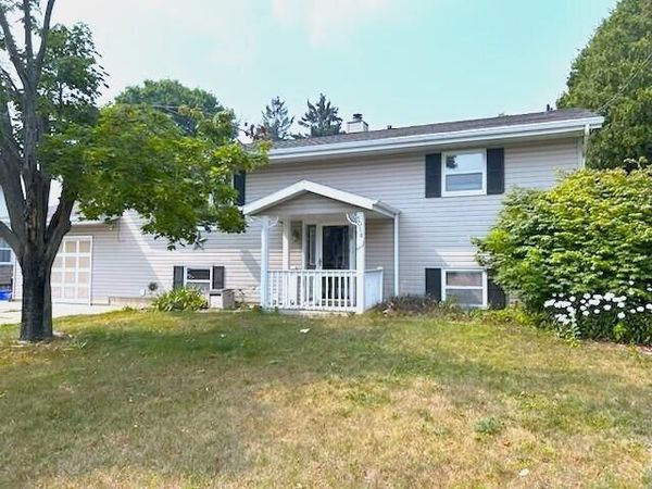 1018 31st St, Two Rivers, WI 54241