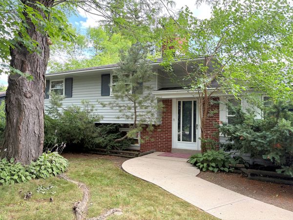 6600 N Braeburn Ln, Glendale, WI 53209