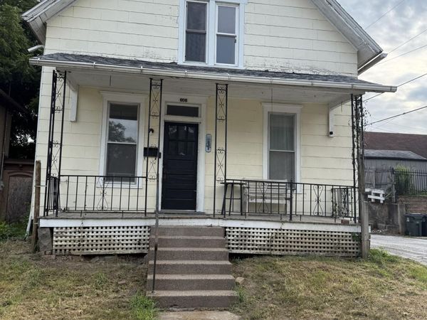 608 CHESTNUT, Muscatine, IA 52761