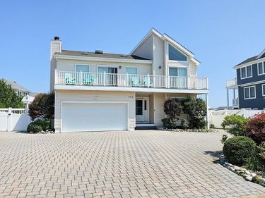 702 NEWELL AVENUE , MANAHAWKIN, NJ 08050