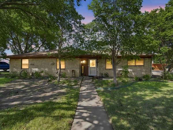 300 Pebble Creek Lane , Red Oak, TX 75154