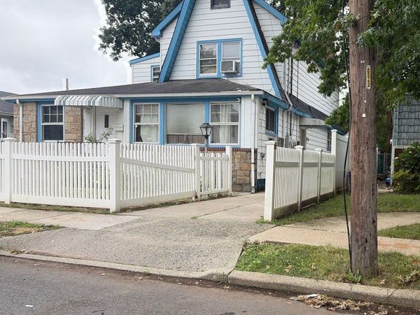 840 Kings Parkway , Baldwin, NY 11510