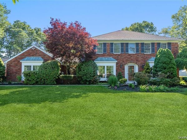 15-17 Park Woods Lane , Kings Park, NY 11754
