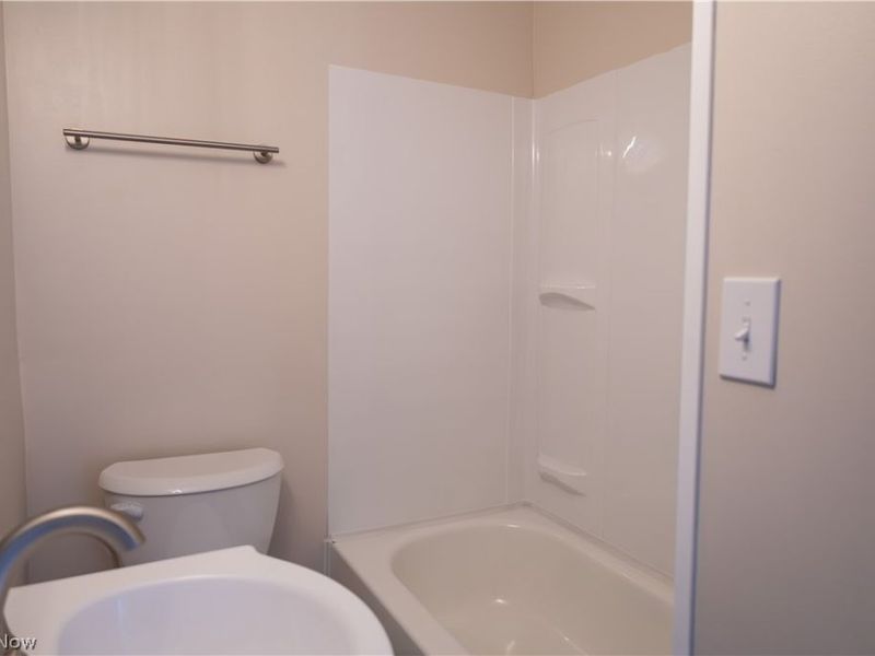 349 E Pace Avenue, Akron, OH 44319 Photo 11
