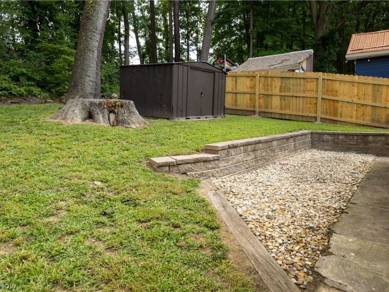 349 E Pace Avenue, Akron, OH 44319 Photo 14