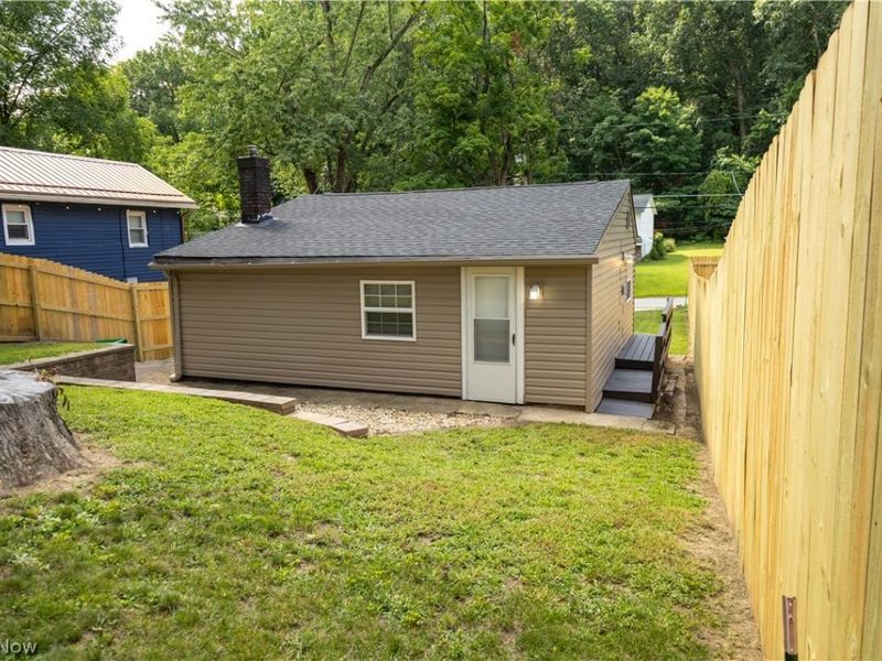 349 E Pace Avenue, Akron, OH 44319 Photo 17
