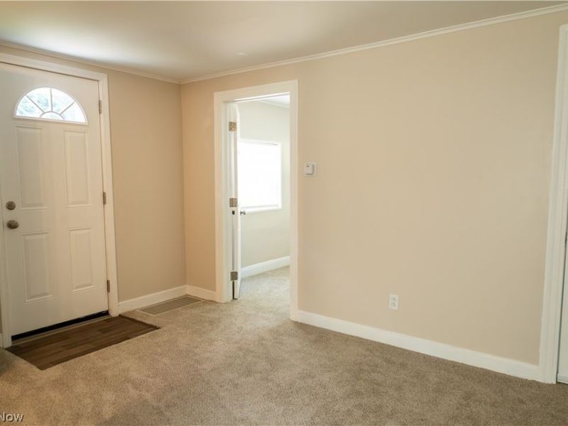 349 E Pace Avenue, Akron, OH 44319 Photo 3