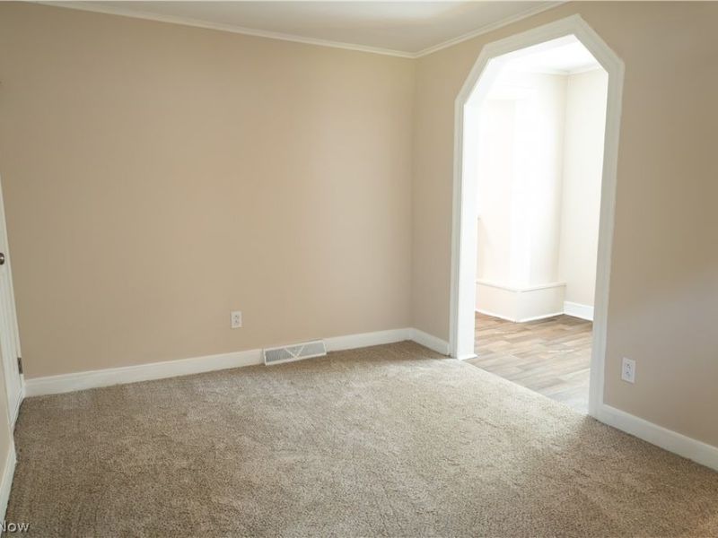 349 E Pace Avenue, Akron, OH 44319 Photo 5
