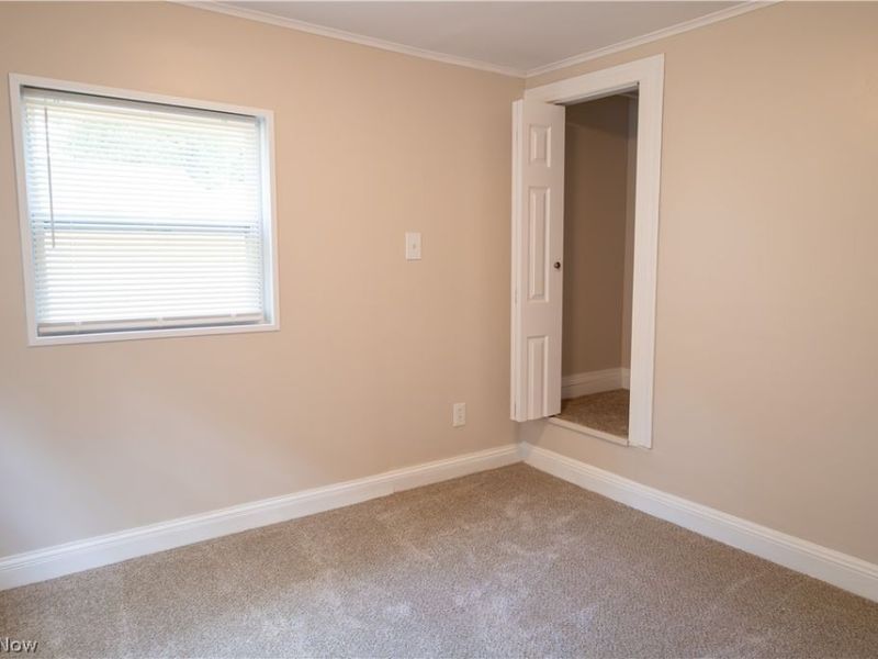 349 E Pace Avenue, Akron, OH 44319 Photo 6