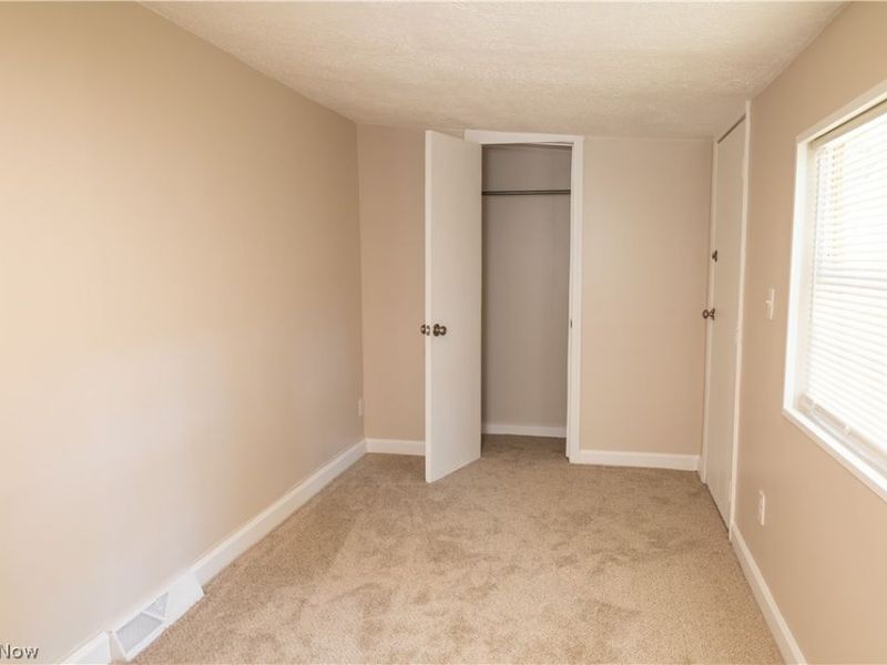 349 E Pace Avenue, Akron, OH 44319 Photo 7