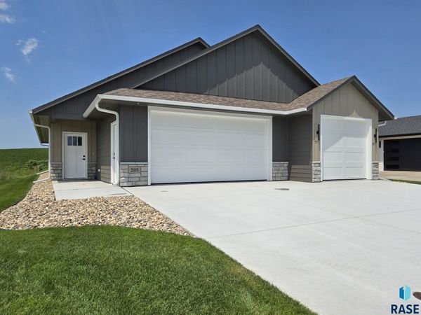 205 N WILDCAT Dr, Sioux Falls, SD 57110