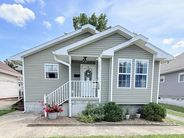 109 W College Street , Harrisburg, IL 62946