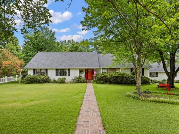 905 Kings Court , Russellville, AR 72801