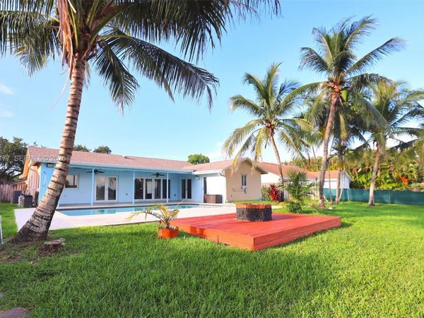 9480 NW 10th St, Plantation, FL 33322