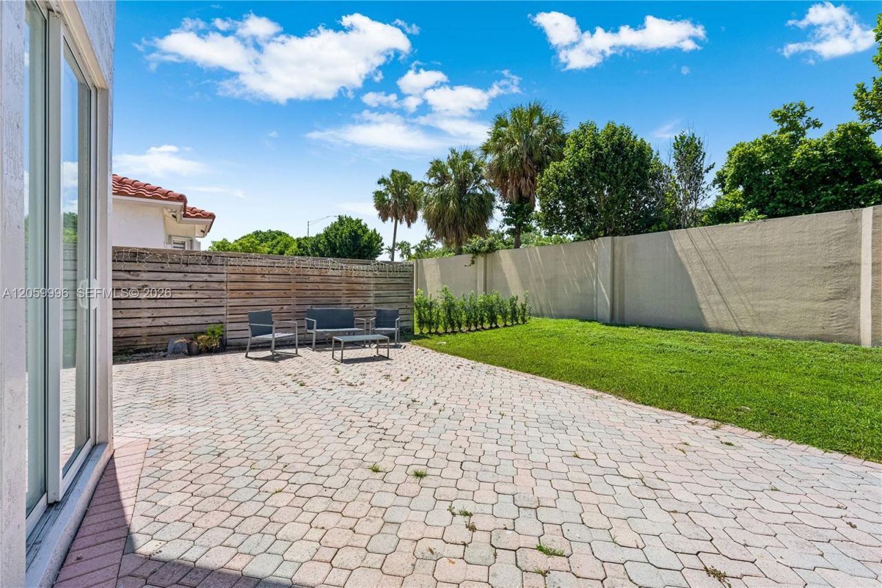 10865 NW 73rd Ter, Doral, FL 33178 Photo