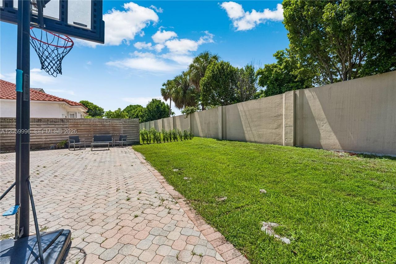 10865 NW 73rd Ter, Doral, FL 33178 Photo