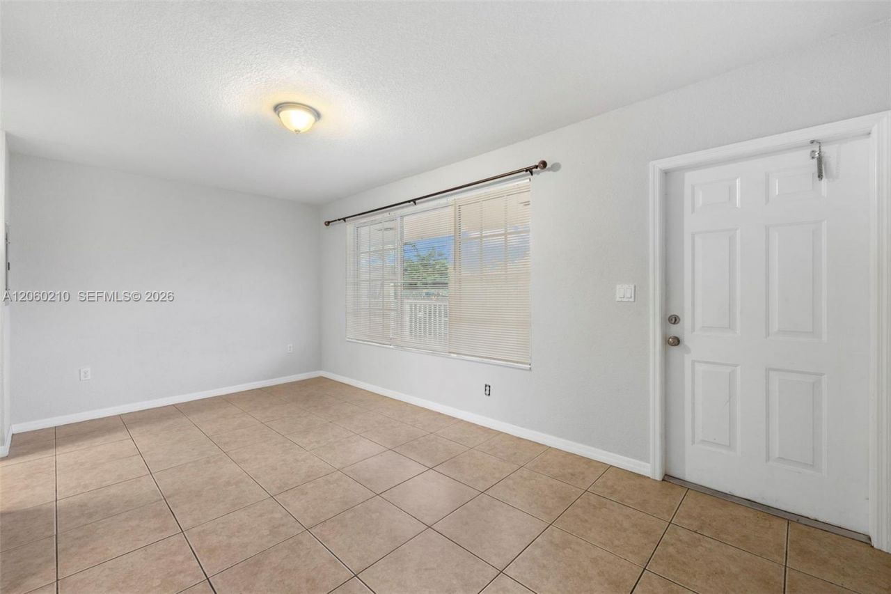 13 S Royal Poinciana Blvd, Unit 14, Miami Springs, FL 33166 Photo